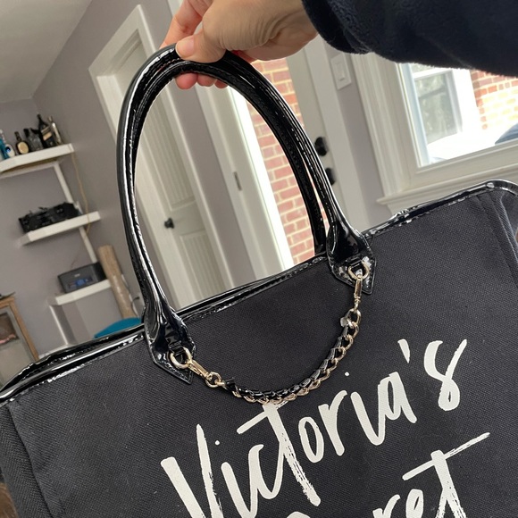 Victoria’s Secret tote for summer - Picture 1 of 5